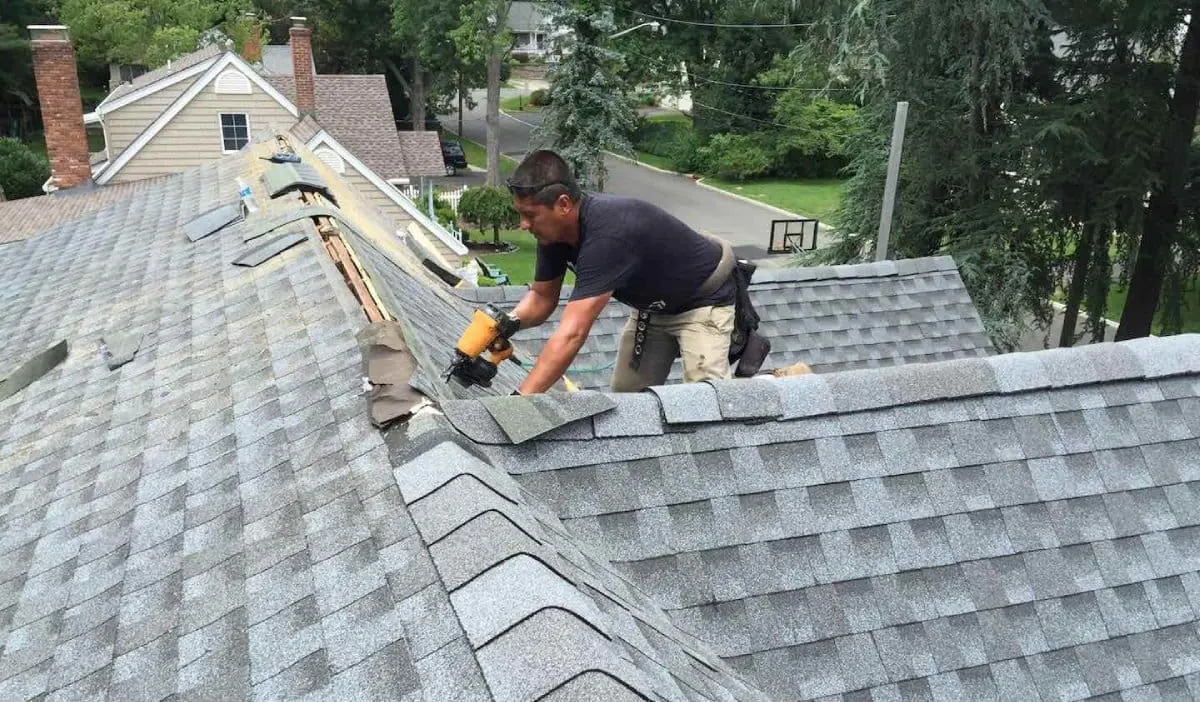 contractor for asphalt shingles roof installation in High Point NC